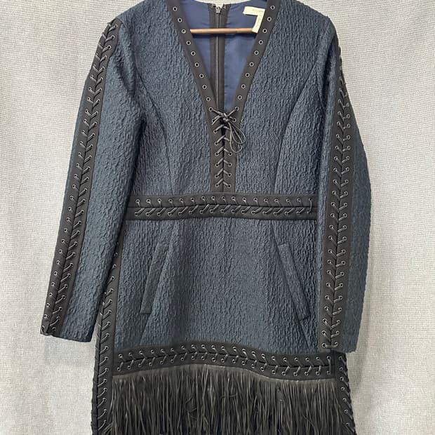 BCBGMAXAZRIA 레이스업 프린지 원피스