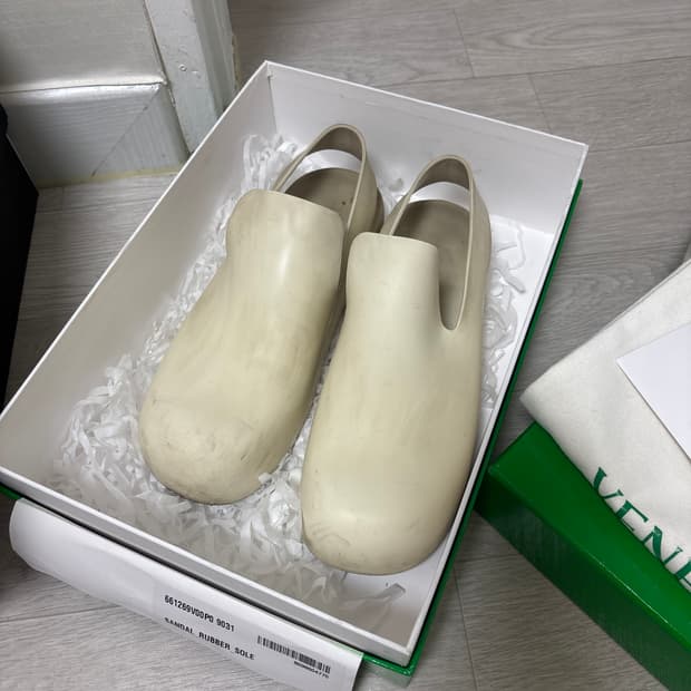 보테가베네타 퍼들 샌들