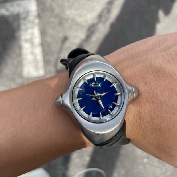 OAKLY 오클리 크러쉬 손목시계