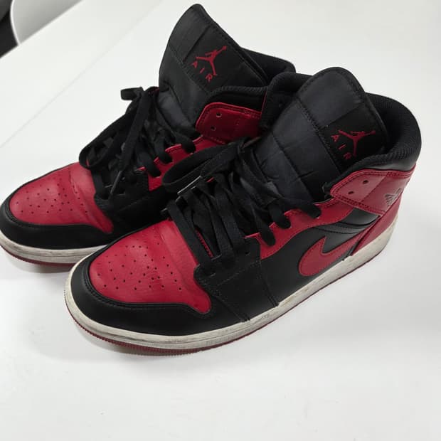 나이키 에어 조던 1 미드 브레드 275