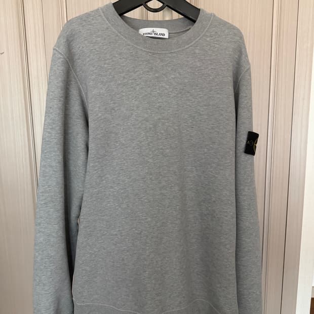 스톤아일랜드 그레이 맨투맨 신형 새상품급