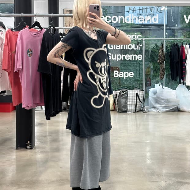 히스테릭 글래머 퍽베어 롱 반팔 티셔츠