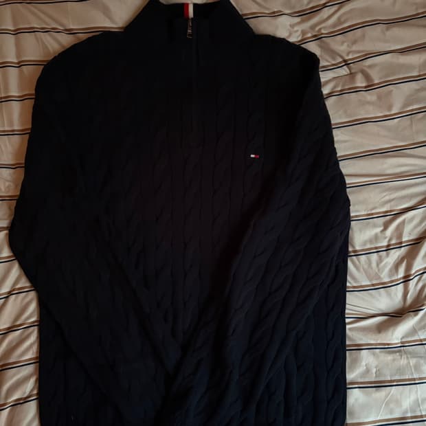 타미힐피거 반집업 니트