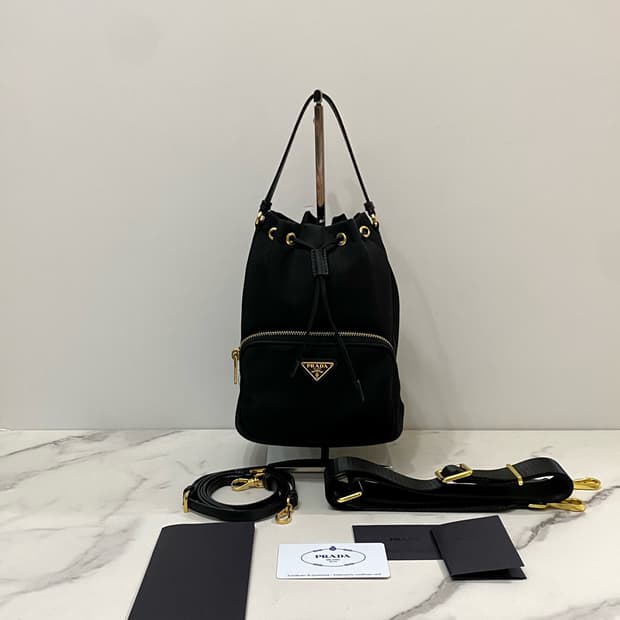 프라다 듀엣 리나일론 삼각로고 버킷백 1BH038 블랙