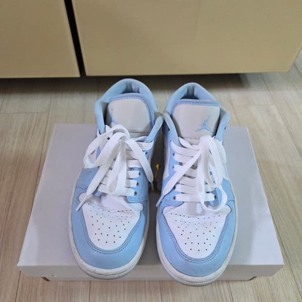 조던1로우 화이트 아이스블루 W235