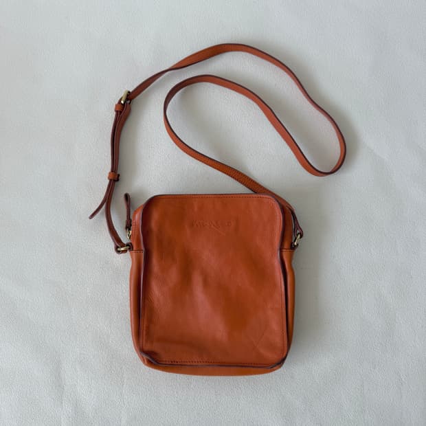 몽삭(MONSAC) 레더 크로스백