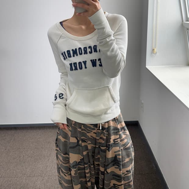 Abercrombie 아베크롬비 스펠아웃로고 아이보리 맨투맨