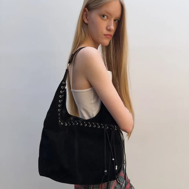 여밈 medium slash hobo bag (suede black)