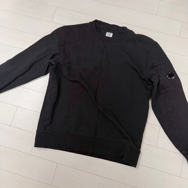 cp컴퍼니 맨투맨 XL 사이즈  상태 9.8/10  사진찍고 절대 안입습