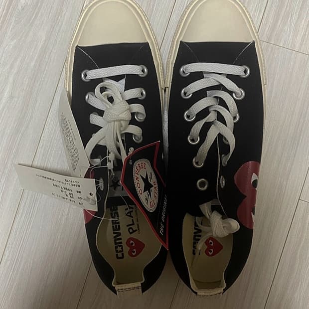 꼼데가르송 컨버스 (260size) 새상품 판매합니다.