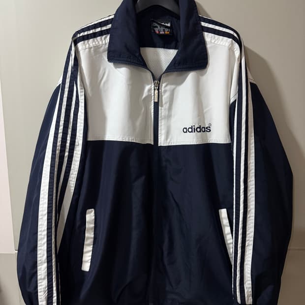 아디다스 올드스쿨 흰/검 범고래 빅로고 바람막이  