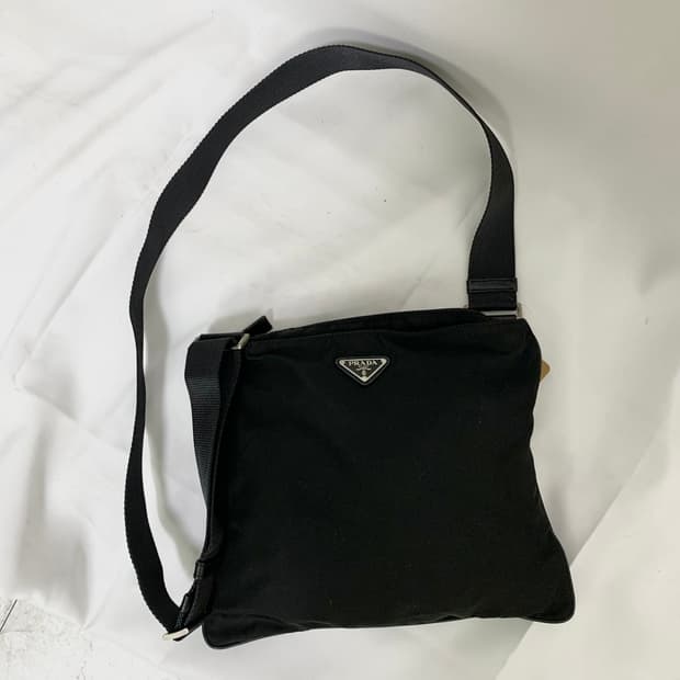 프라다 은장 로고 크로스백 블랙 정품 빈티지 가방