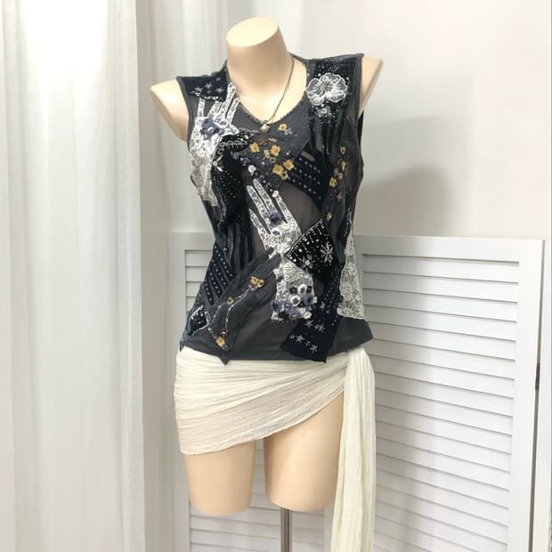 hand & flower patch detail sleeveless