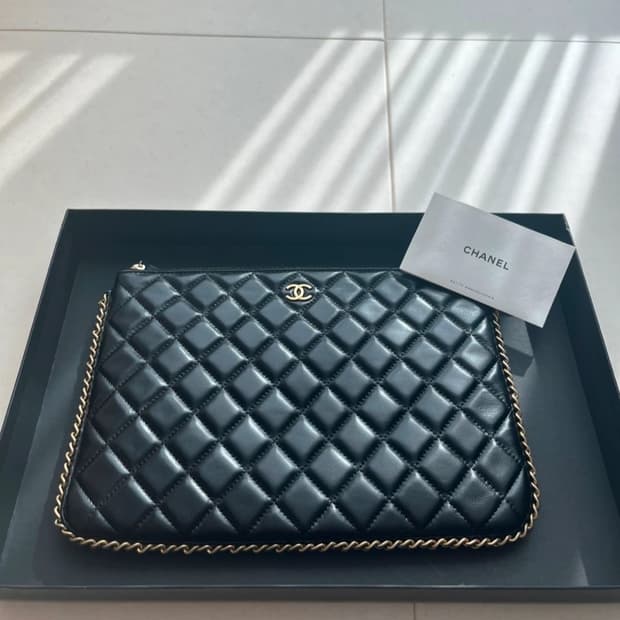 샤넬 체인 클러치백 / 새제품급, 한정판 제품