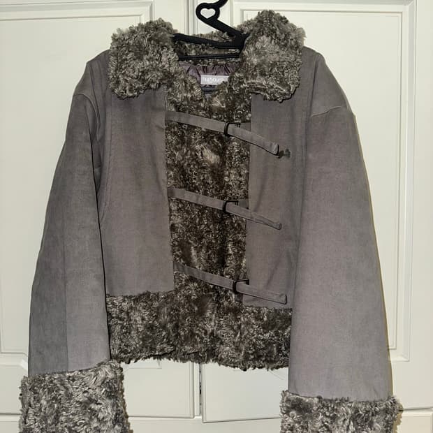 허그유어스킨 무스탕 