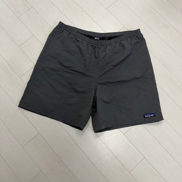 파타고니아 쇼츠 반바지 L 사이즈  상태 9.5/10  사진 찍고 절대 