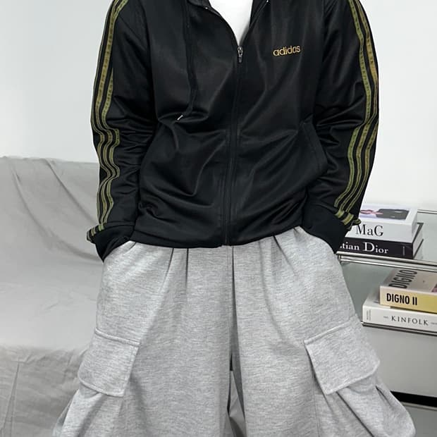 아디다스 블랙 카키골드 후드 트랙탑 105