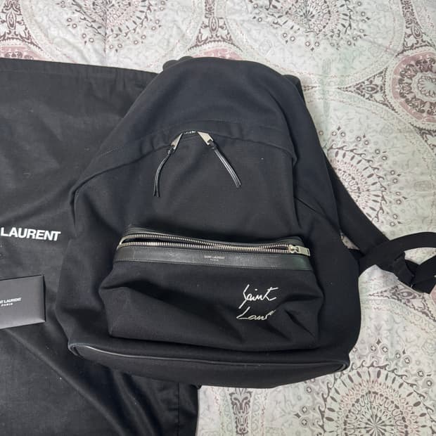정품 생로랑 사인로고 시티 백팩