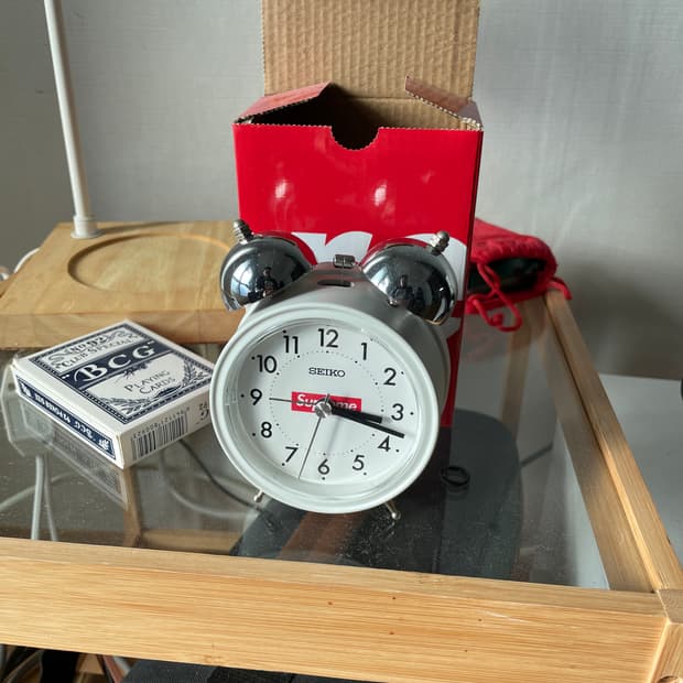 슈프림 세이코 알람시계