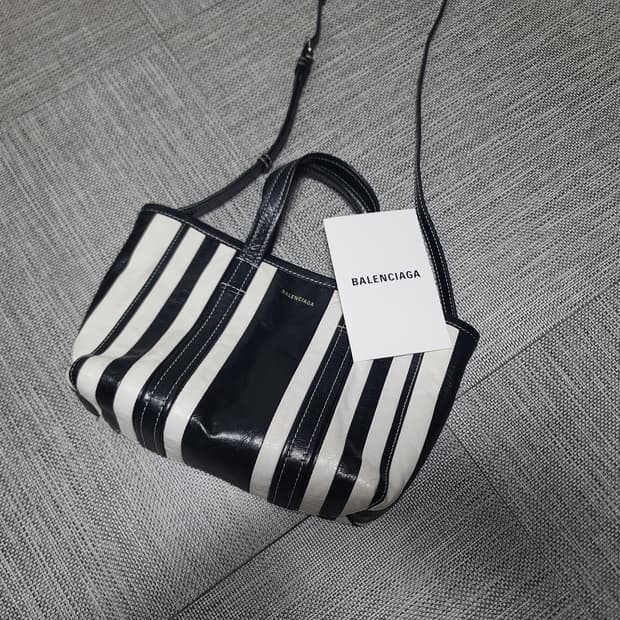 발렌시아가 이스트웨스트 쇼퍼백 스몰 토트백 크로스백