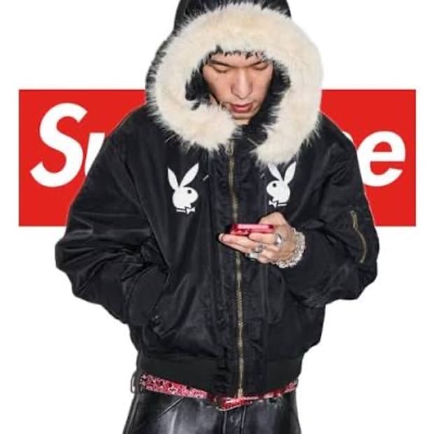 슈프림xplayboy hooded ma-1 팝니다.