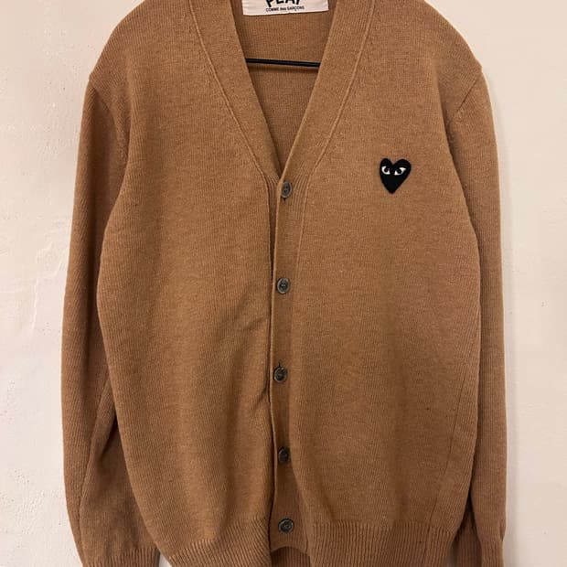 꼼데가르송 플레이 가디건 베이지 (실측 95-100)