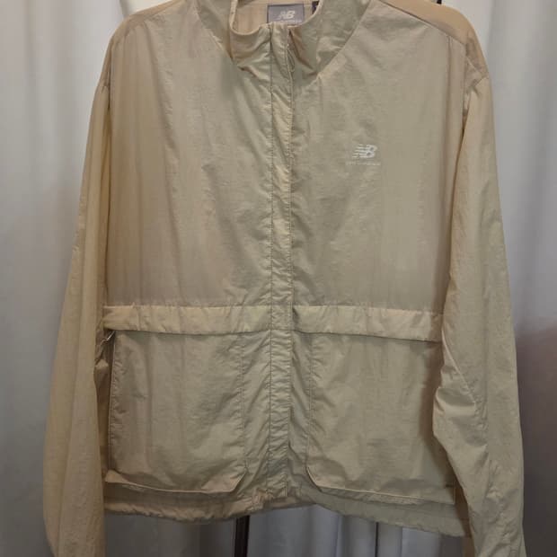 뉴발란스 액티브 크롭 바람막이