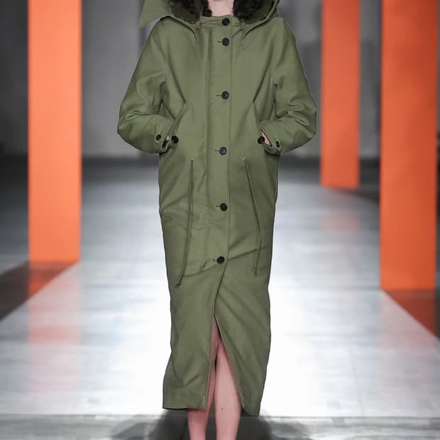 [38] FW23 프라다 후디드 맥시 파카 판매합니다