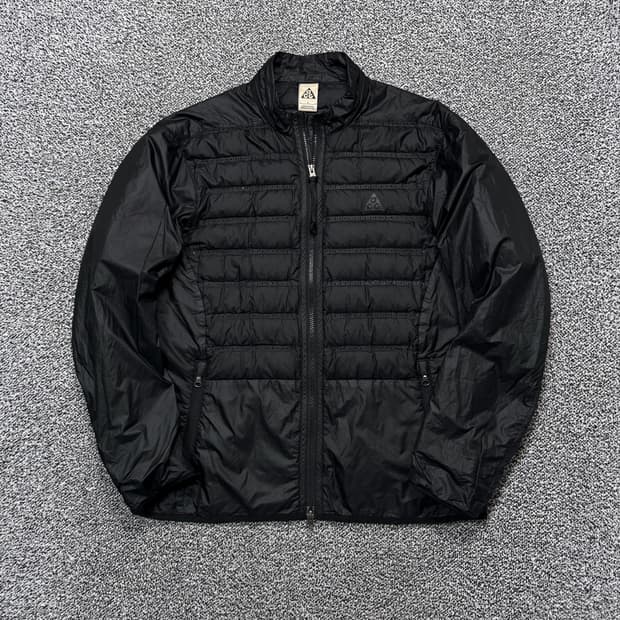 Name : 나이키acg 시그니처로고 블랙컬러 경량패딩 :)