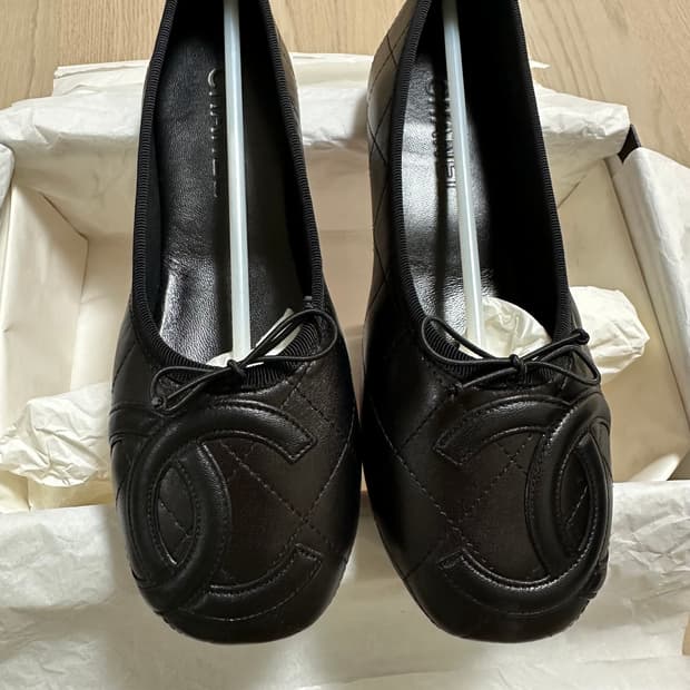 샤넬 깜봉 플랫슈즈 올블랙 38사이즈 / 새상품 