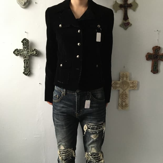 Button point velvet jacket