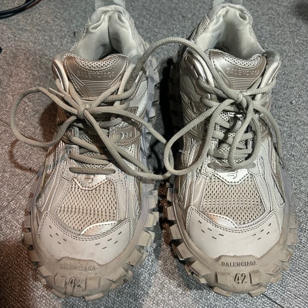 발렌시아가 디펜더 베이지 42사이즈 