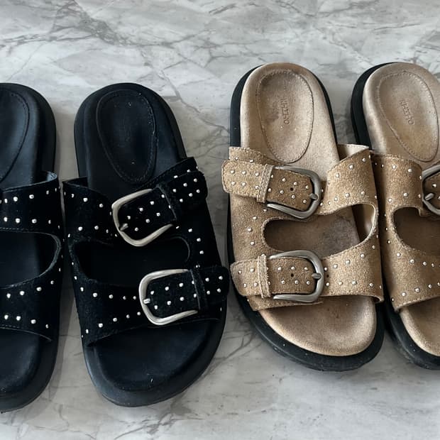 기호 스웨이드 스터드 샌들 팝니다 (2color / 240사이즈)