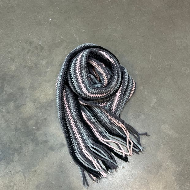 스트라이프 패턴 머플러