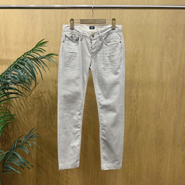 돌체앤가바나 4버튼 플랩포켓 디테일 워싱 데님 팬츠 슬림핏 연그레이