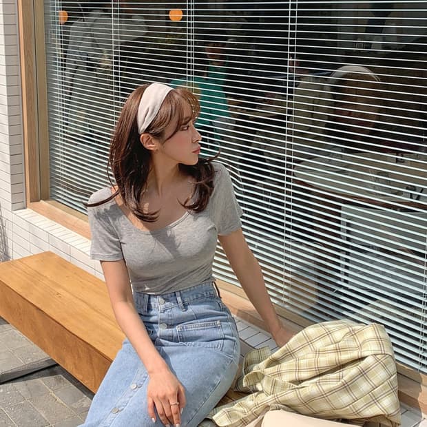 그레이 라운드 티셔츠