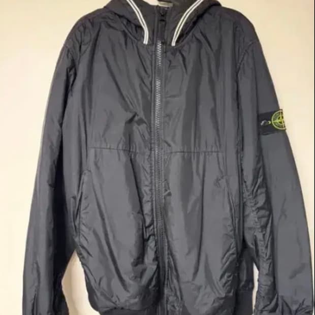 스톤아일랜드 크링클랩스 프리마로프트(바람막이) 판매합니다