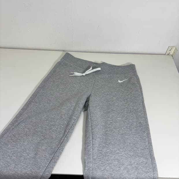 우먼L 나이키 그레이 스우시 와이드핏 면 트레이닝팬츠