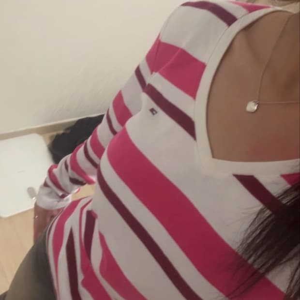 타미 브이넥 슬림핏 긴팔