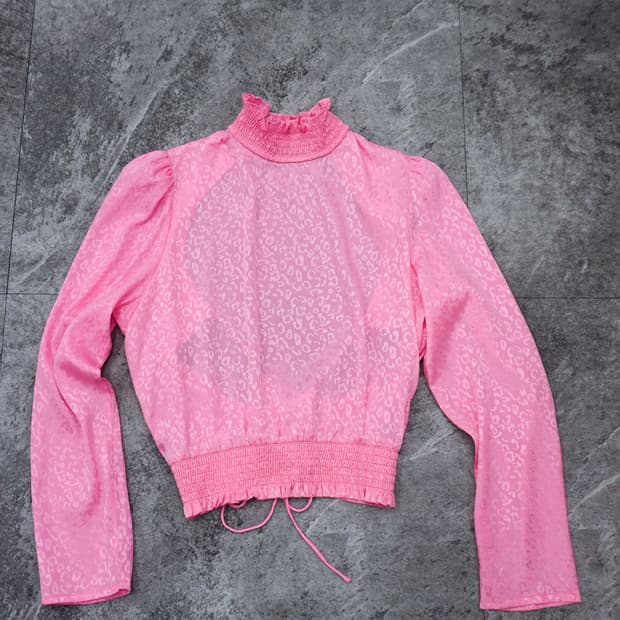 핑크 레오파드 탑