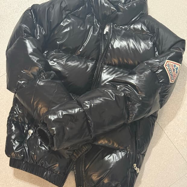 PYRENEX 피레넥스 유광 숏 블랙 패딩 XS