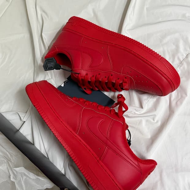 나이키 에어포스 1 '07 LV8 로우 트리플 레드