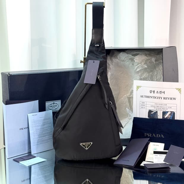 [새상품급/풀구성] 프라다 삼각로고 리나일론 레더 슬링백