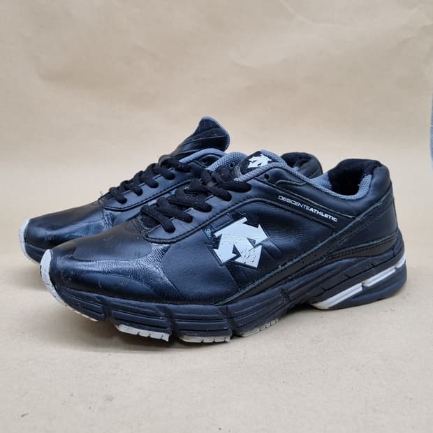 데상트 애슬레틱 블랙 운동화245