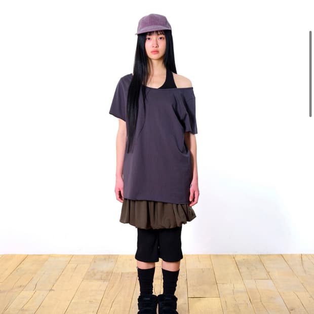 코이세이오038 루즈 오프숄더 티셔츠 차콜 