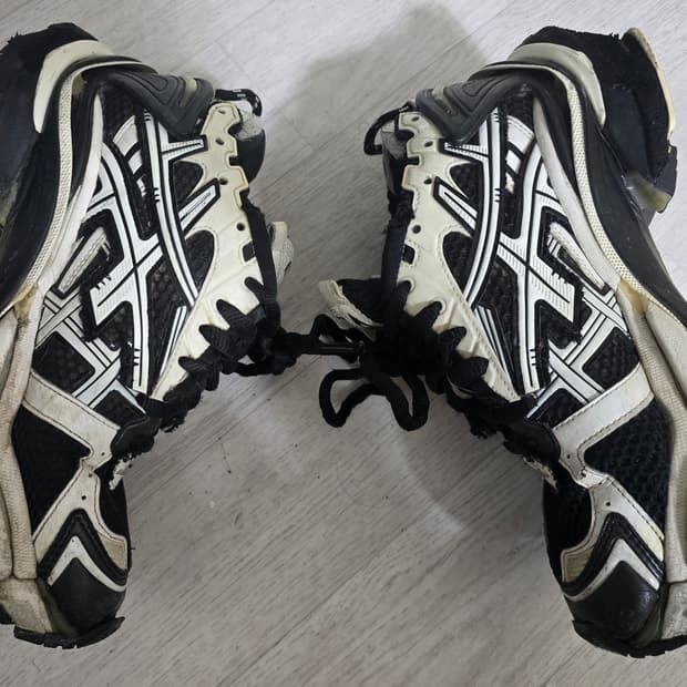 (정품) 발렌시아가 뉴러너 스니커즈 39 (명품 남자 신발 운동화)