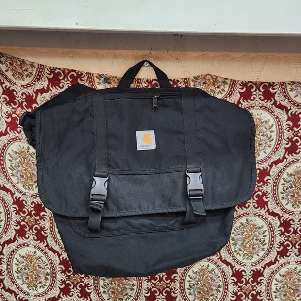 칼하트 블랙 메신저 백
​
