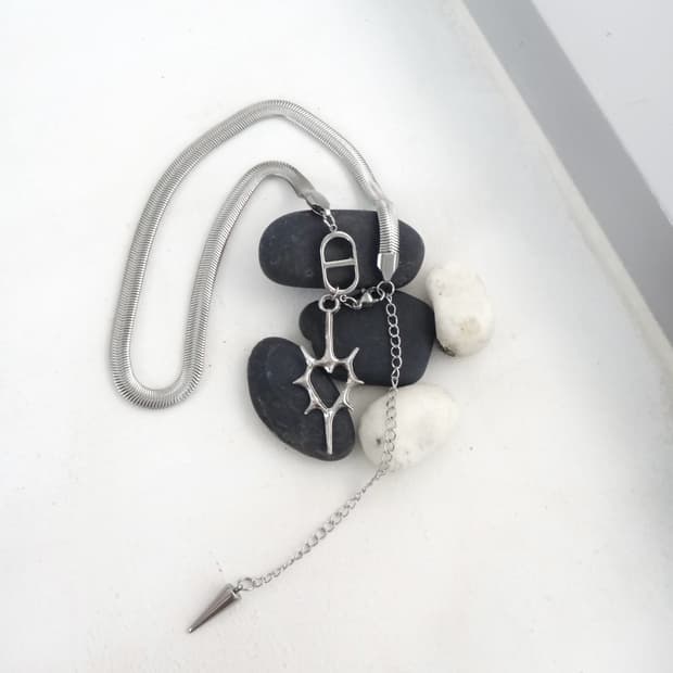 Thorny heart layered necklace