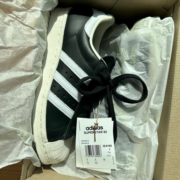 아디다스 슈퍼스타82 코어블랙 235