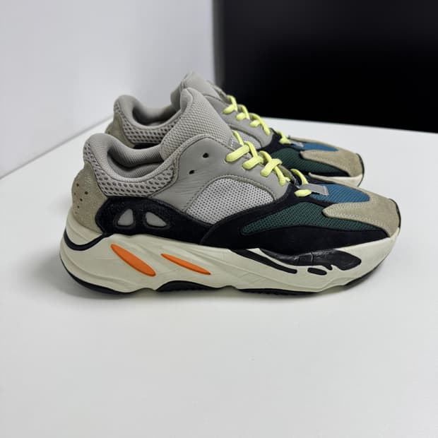 아디다스 이지부스트 700 웨이브 러너